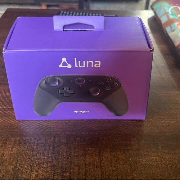 Luna Green and Purple Gaming Controller with bonus silicone protective case - Picture 2 of 4